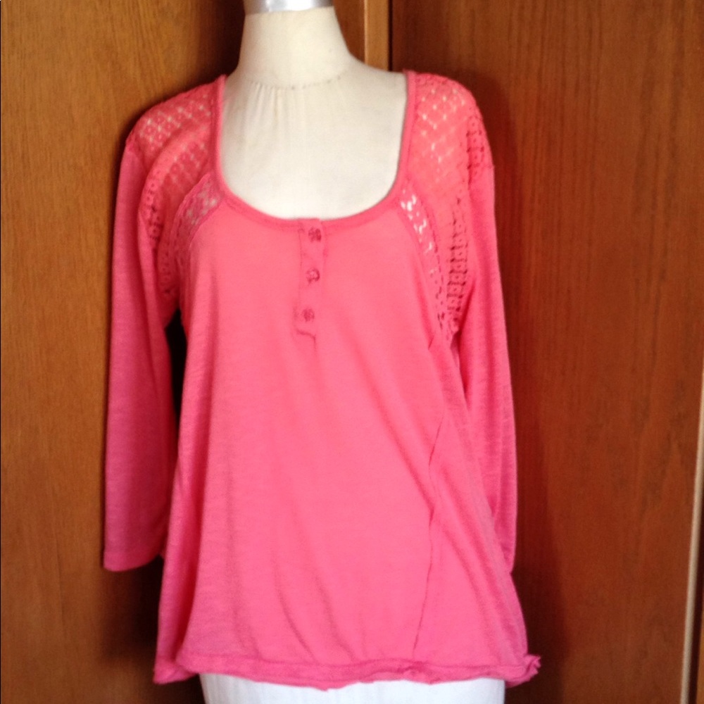 No Boundaries coral fish tail hem knit top